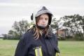 Feuerwehrfrau mit langen Haaren.jpg
